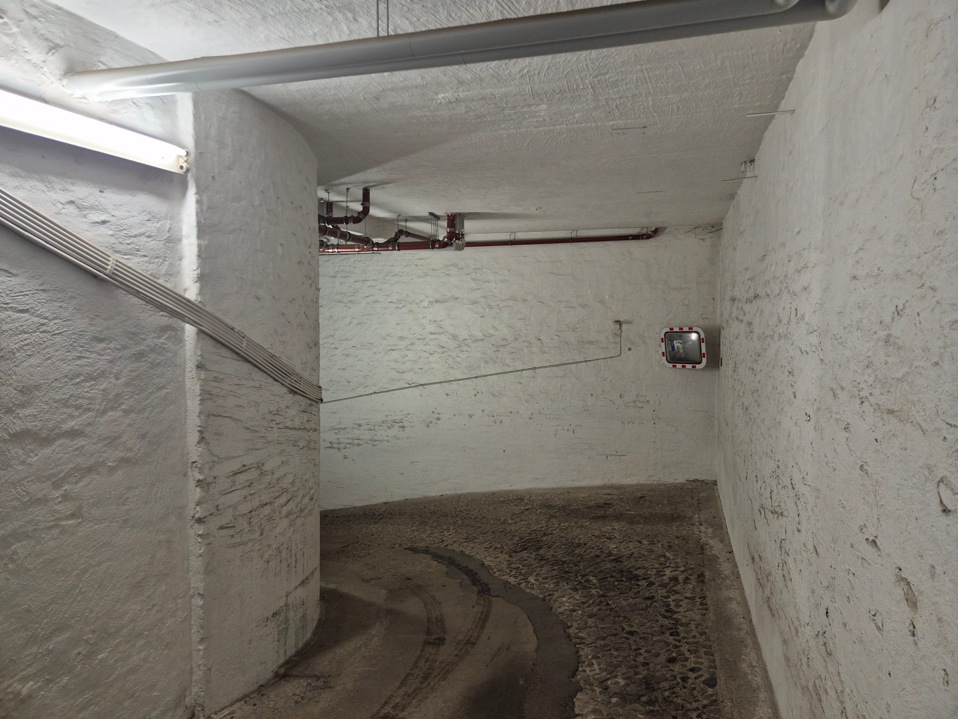 Ajoliuska parkkihalliin