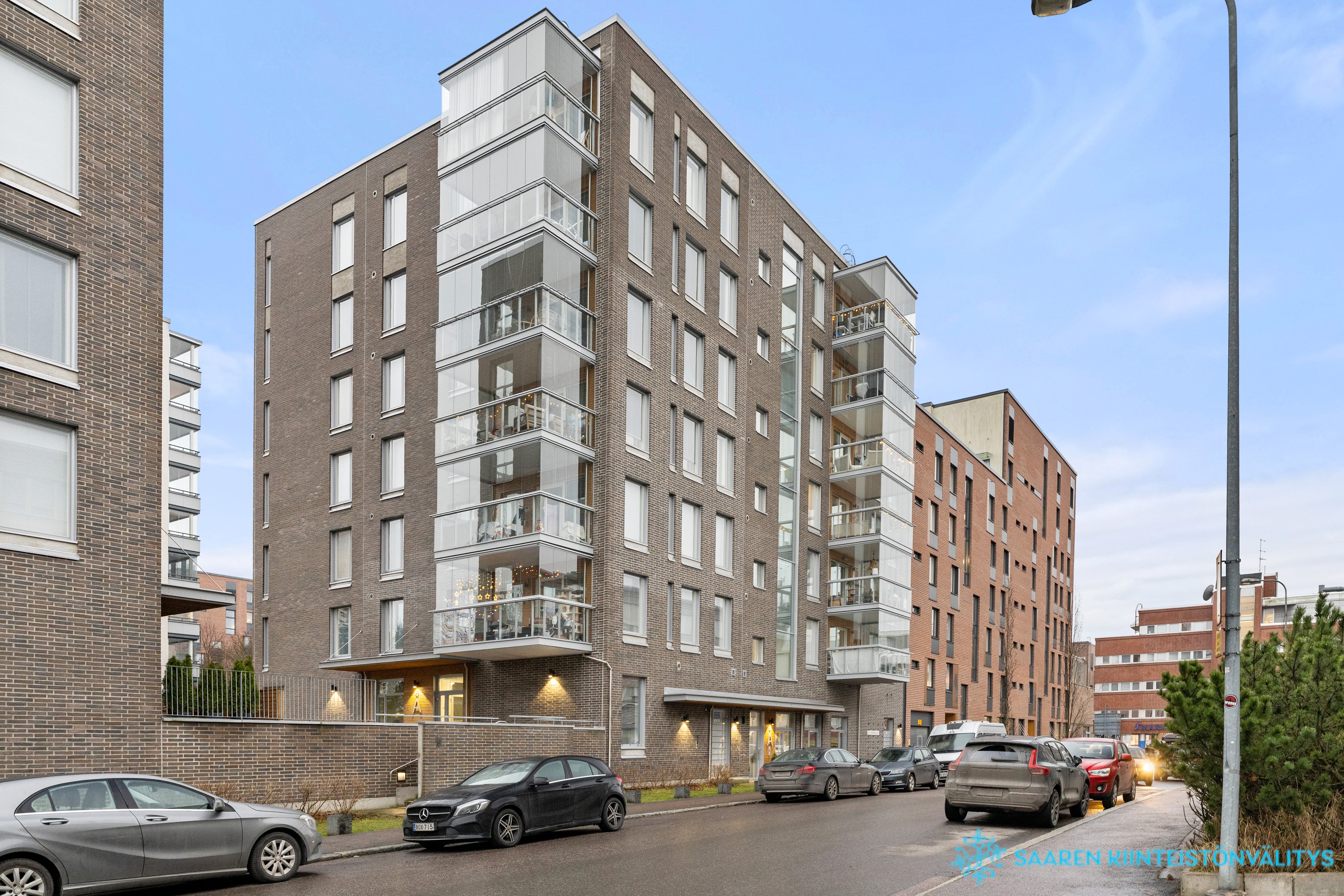 Talon julkisivua Vattuniemenkujalta päin