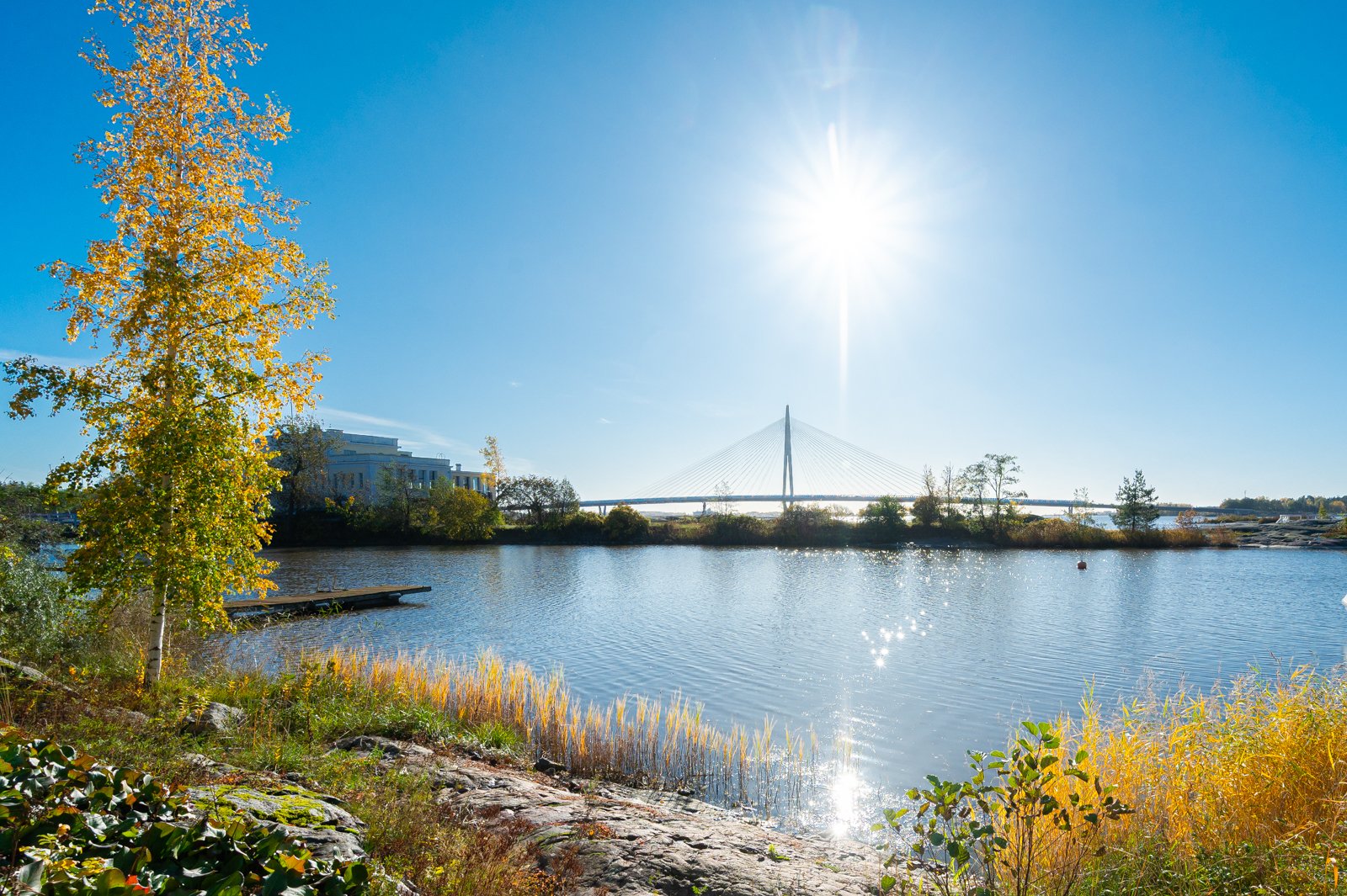 Isoisän silta näkyy etelän suunnassa.