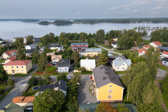 Luotsikatu 12 B