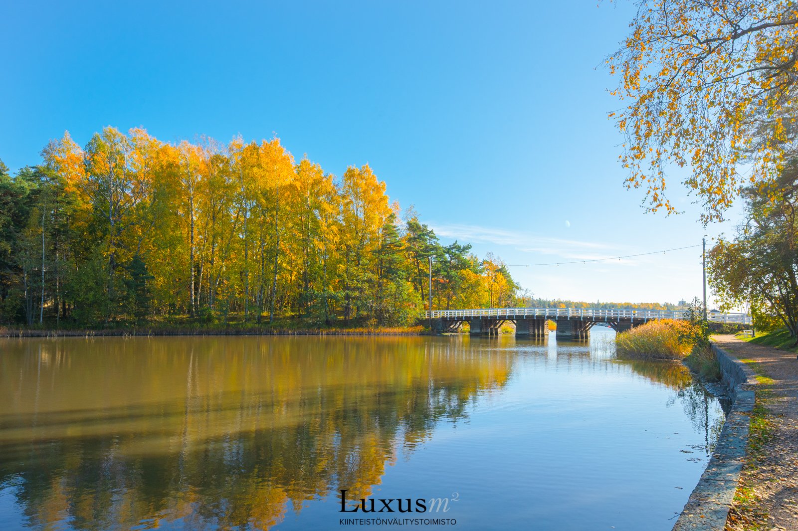 Eugen Schaumanin puisto ja Kluuvilahden silta ovat aivan vieressä.