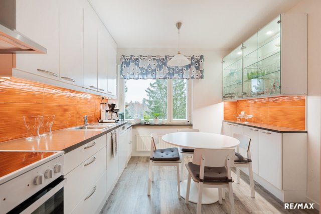 Mäklöörinkatu 5 as