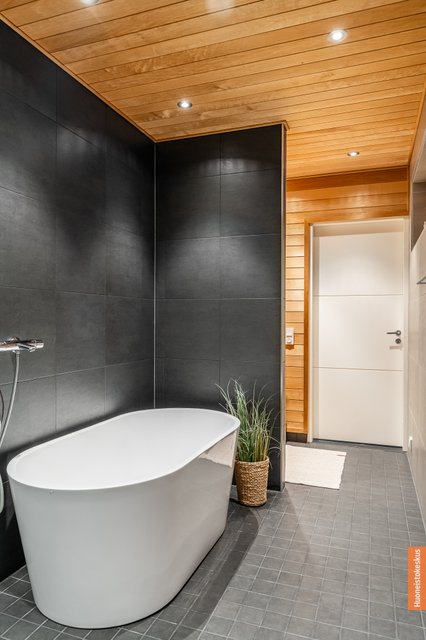 Niemenloukkaantie 36, Turku (Hirvensalo), Kuva 9, esikatselu