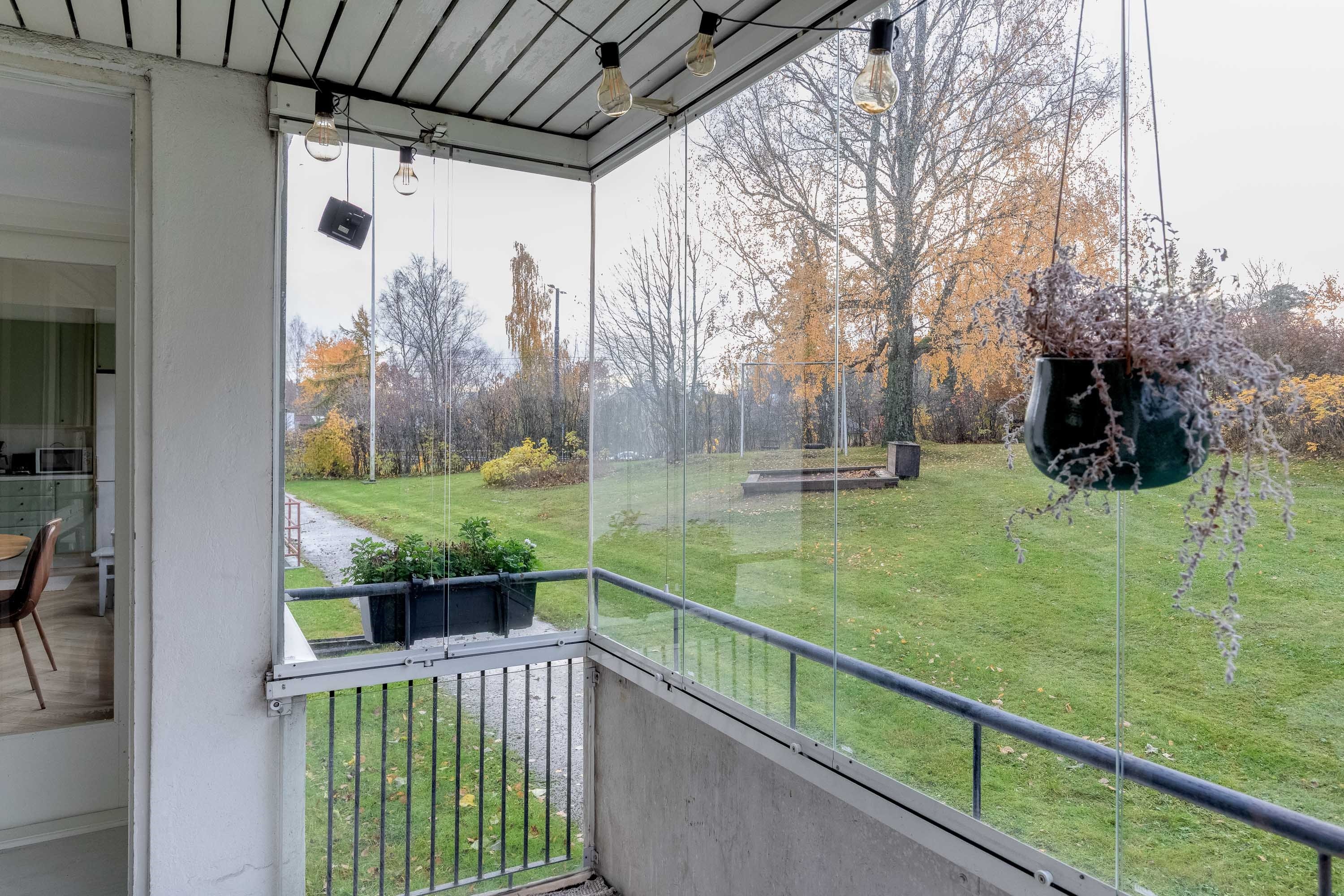 Lasitettu parveke on kuin ylimääräinen kesähuone.