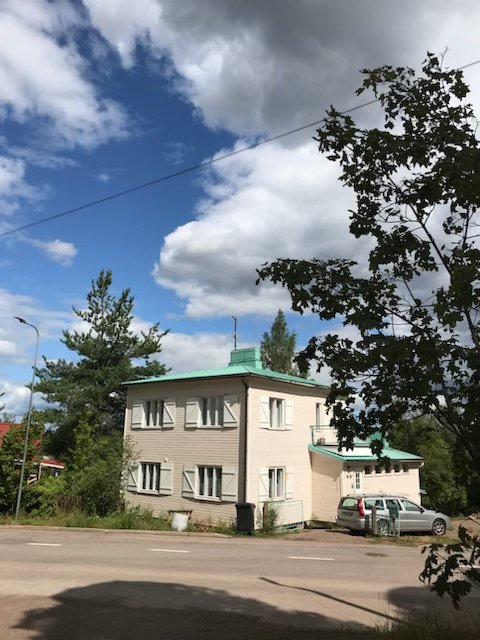 Poikkikatu 10
