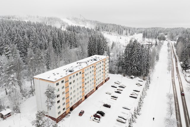 Laajavuorenti 9-11 D