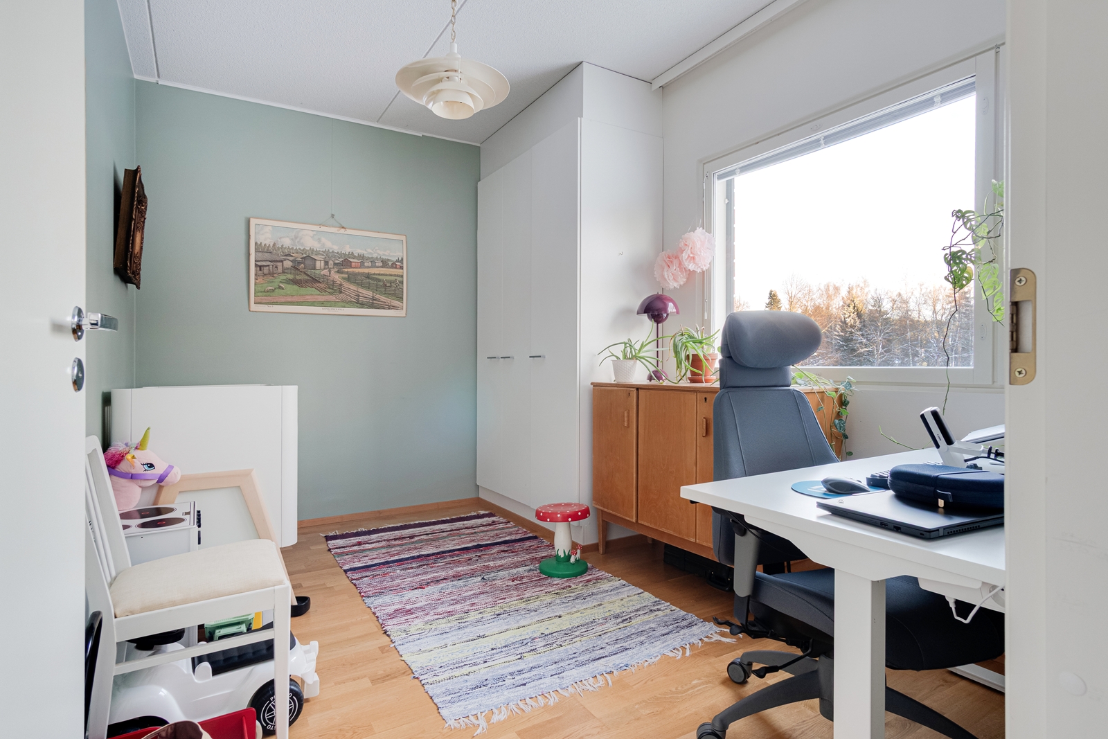 Makuuhuone/työhuone