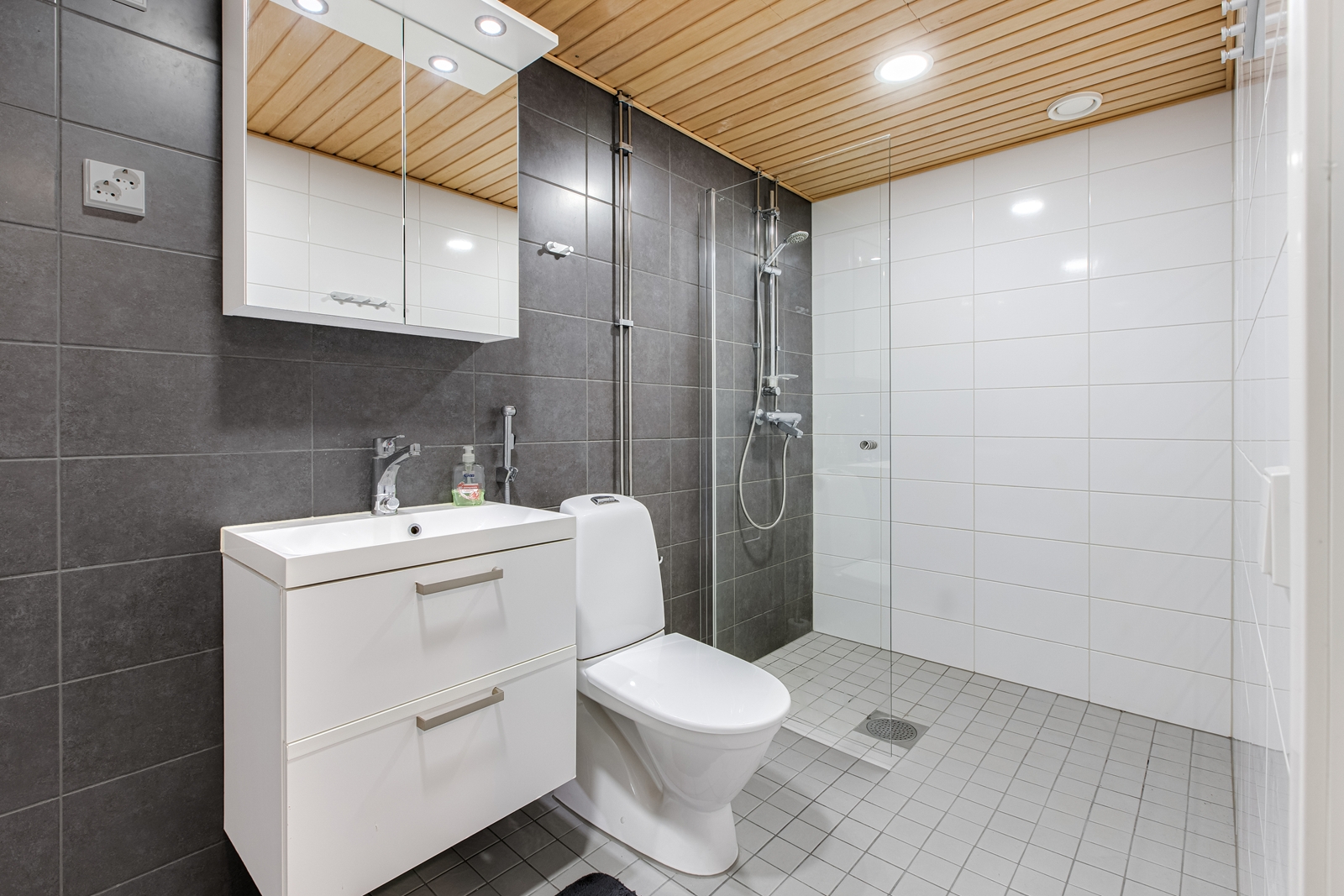 Kuusiniementie 21, Espoo (Viherkallio, Viherlaakso), Kuva 6