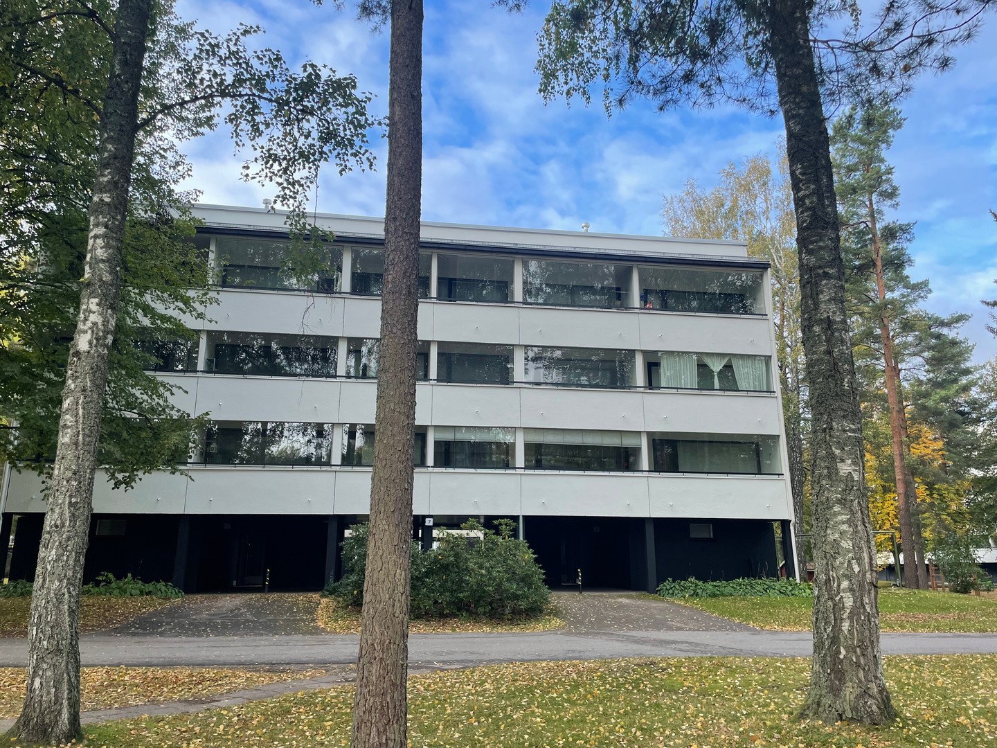 Huoneiston parveke Itään päin