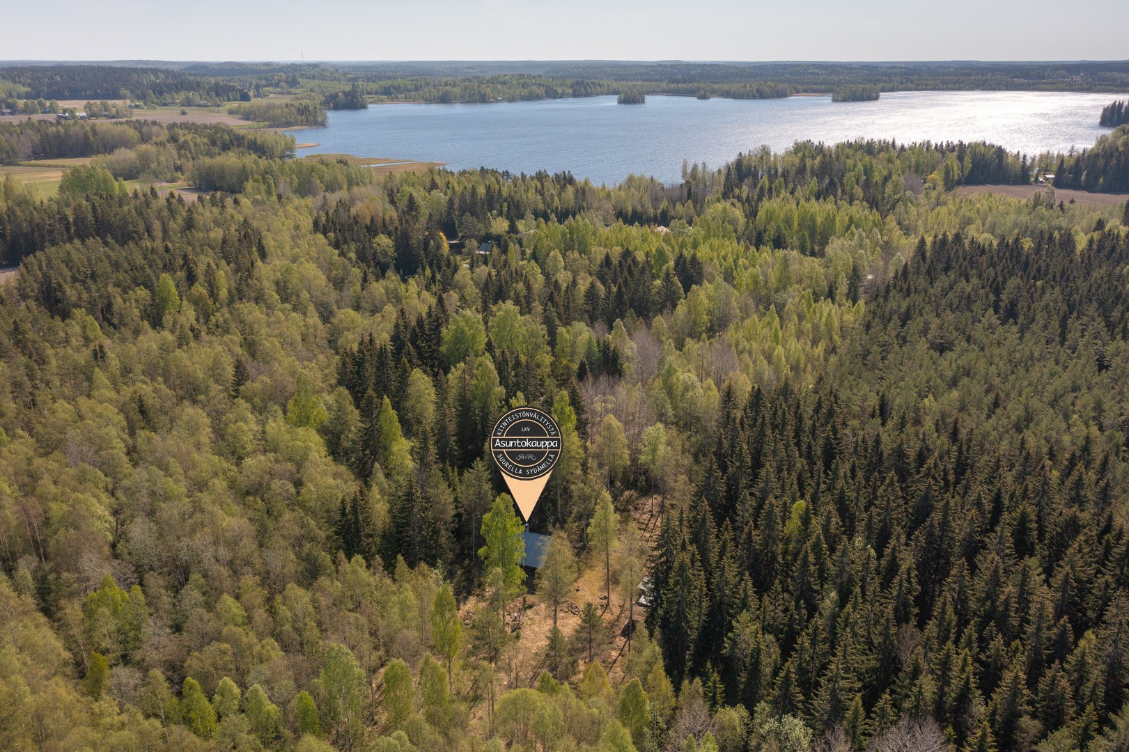 Ilmakuvaa, taustalla näkyy Vaskijärvi