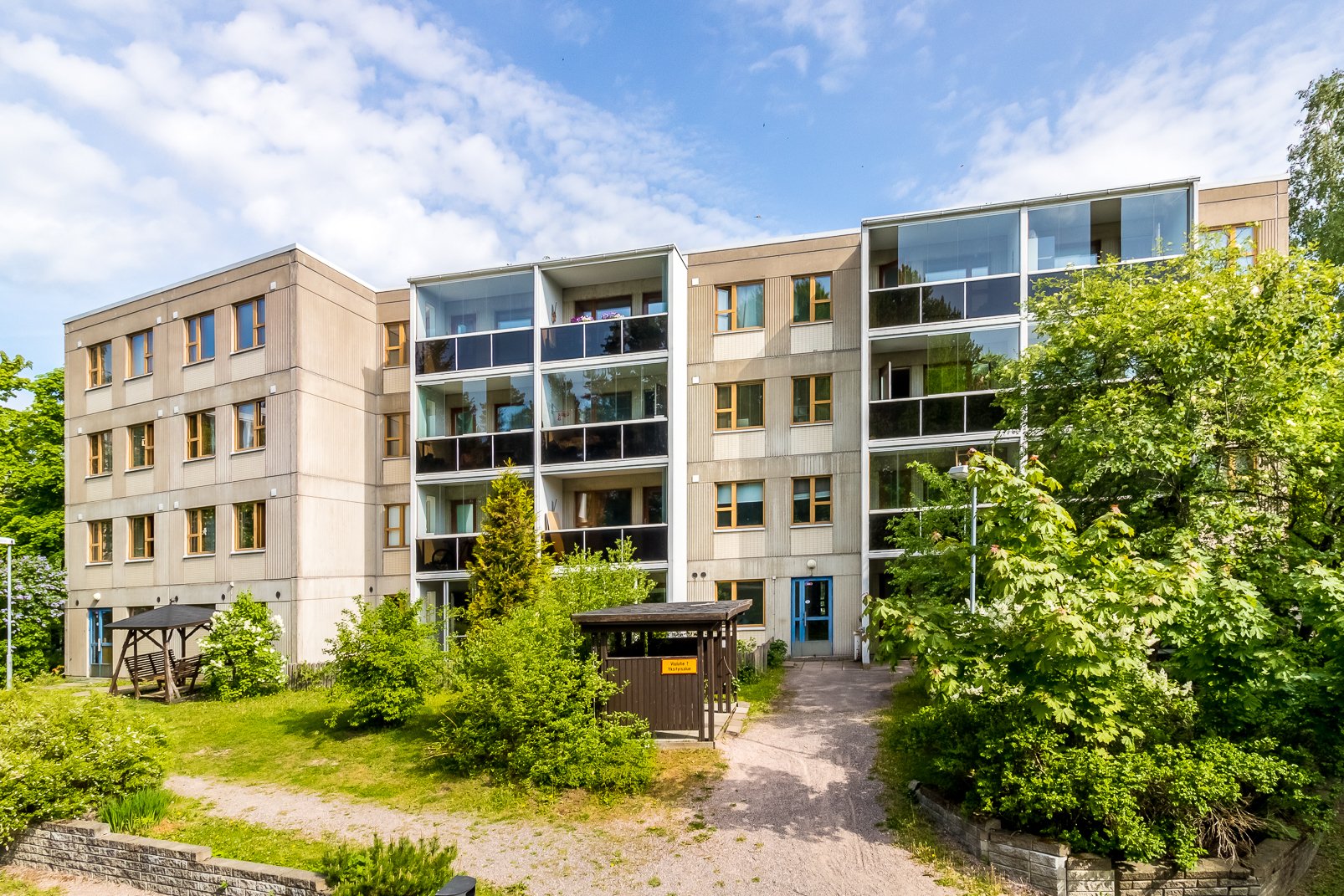Kuvat vastaavankokoisesta asunnosta, huoneistoissa voi olla eroavaisuuksia.