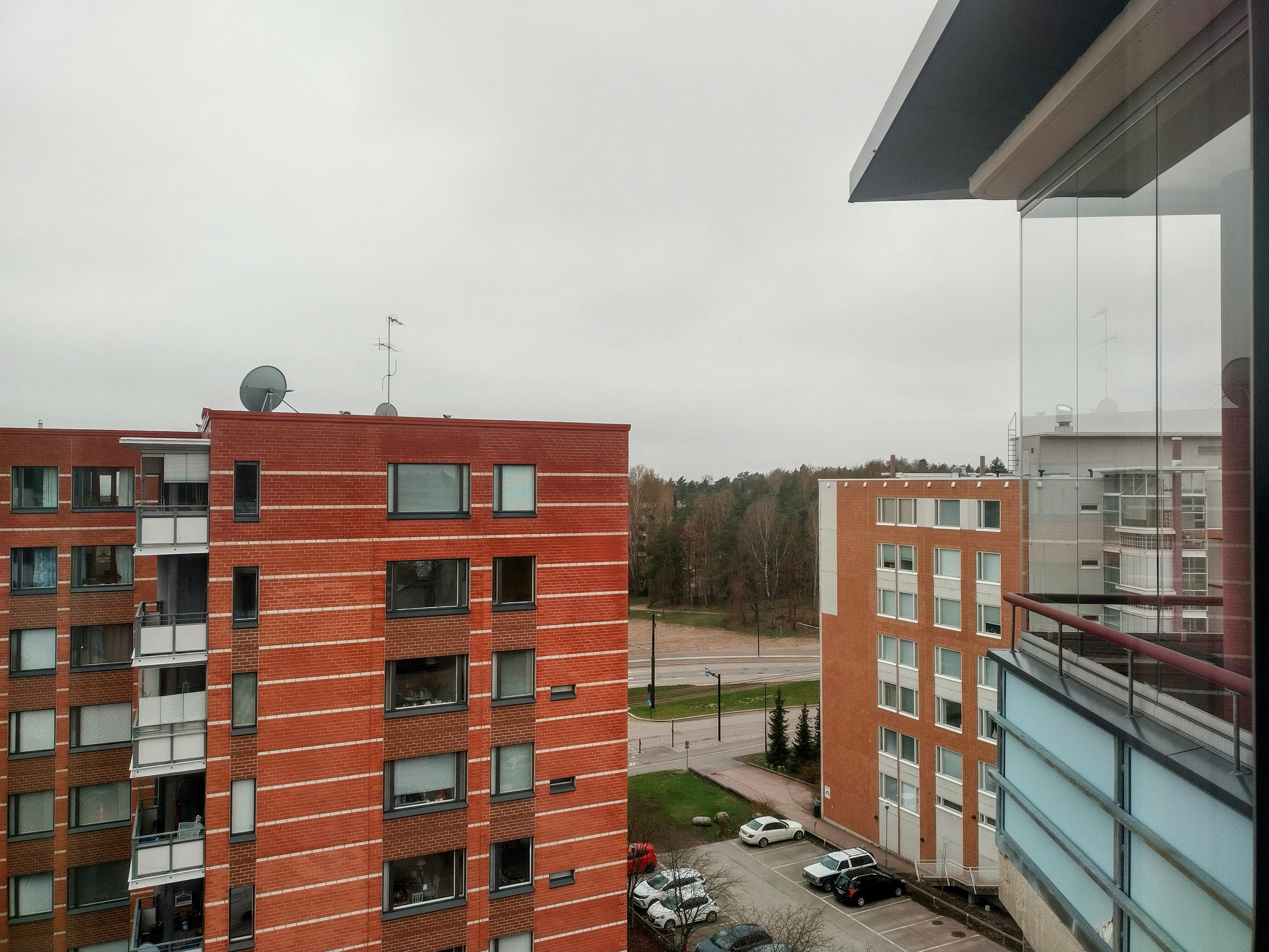Näkymä toisen makuuhuoneen ikkunasta.
Ilmansuunta lounas.