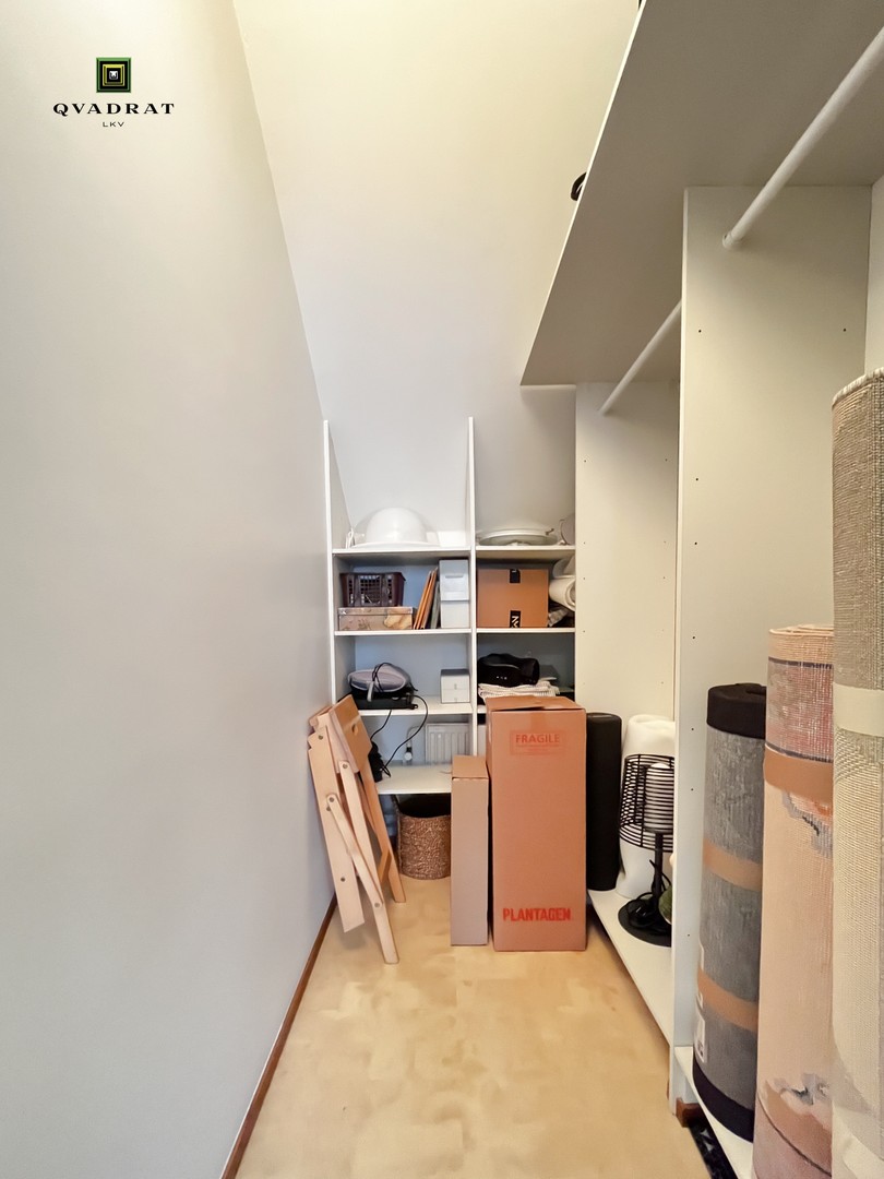 Vaathuone/komero yläkerrassa