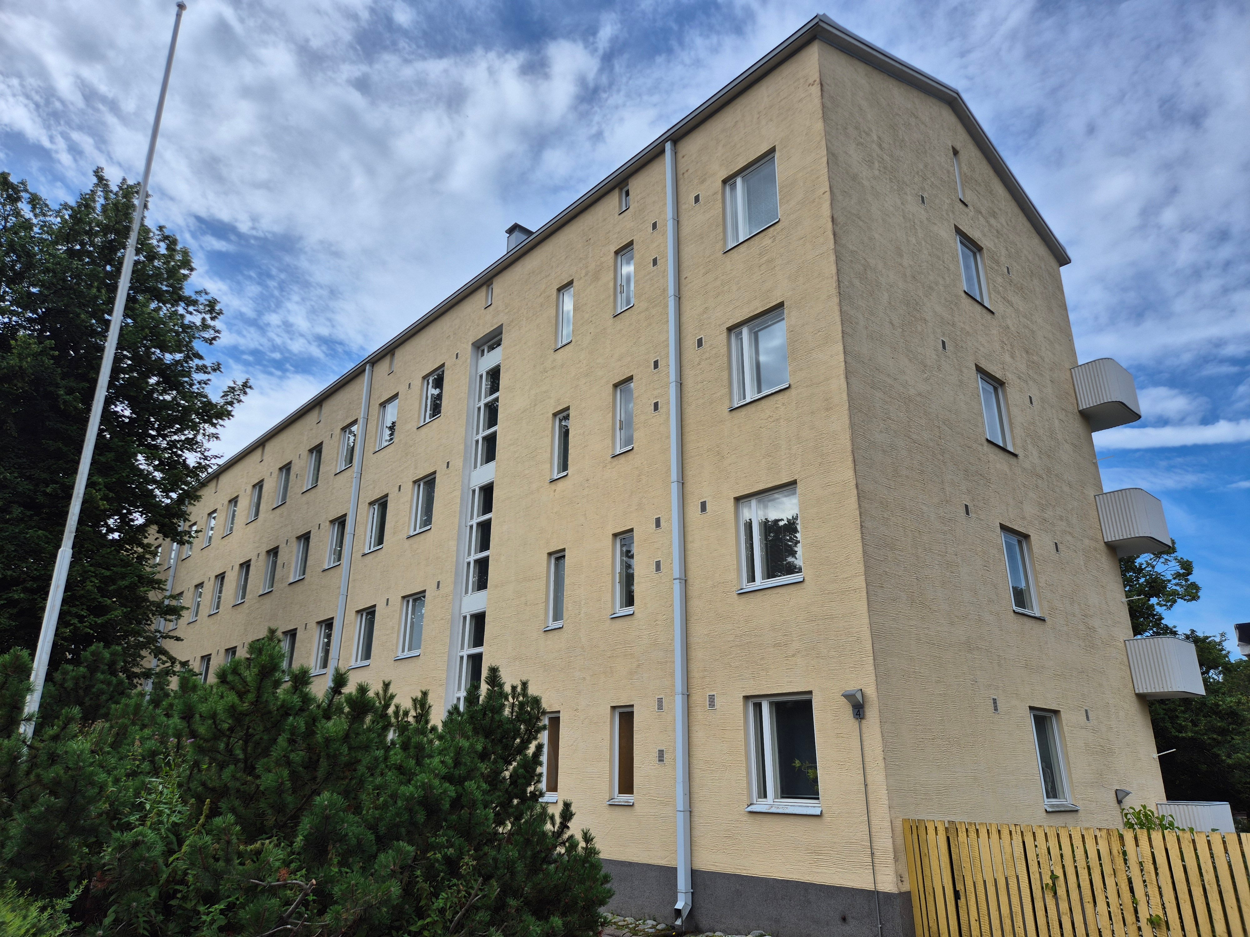 Talon julkisivu Gyldenintieltä katsottuna