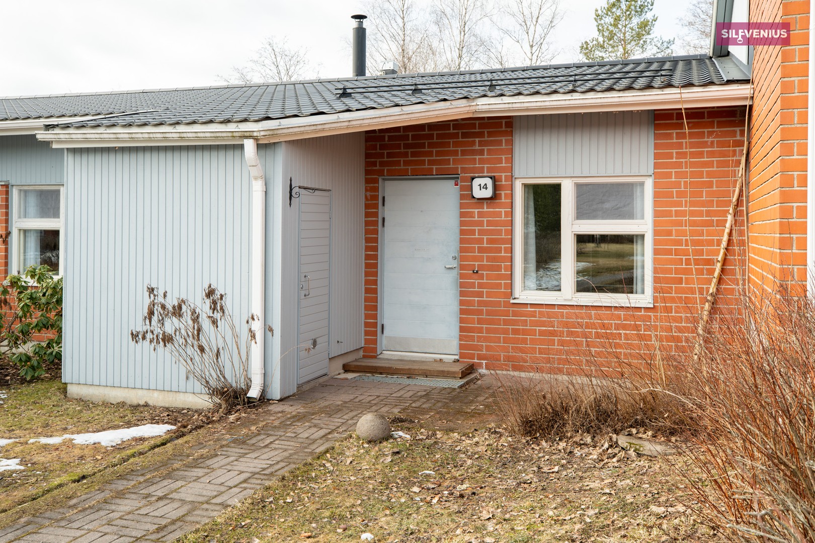 Etuovi / varasto