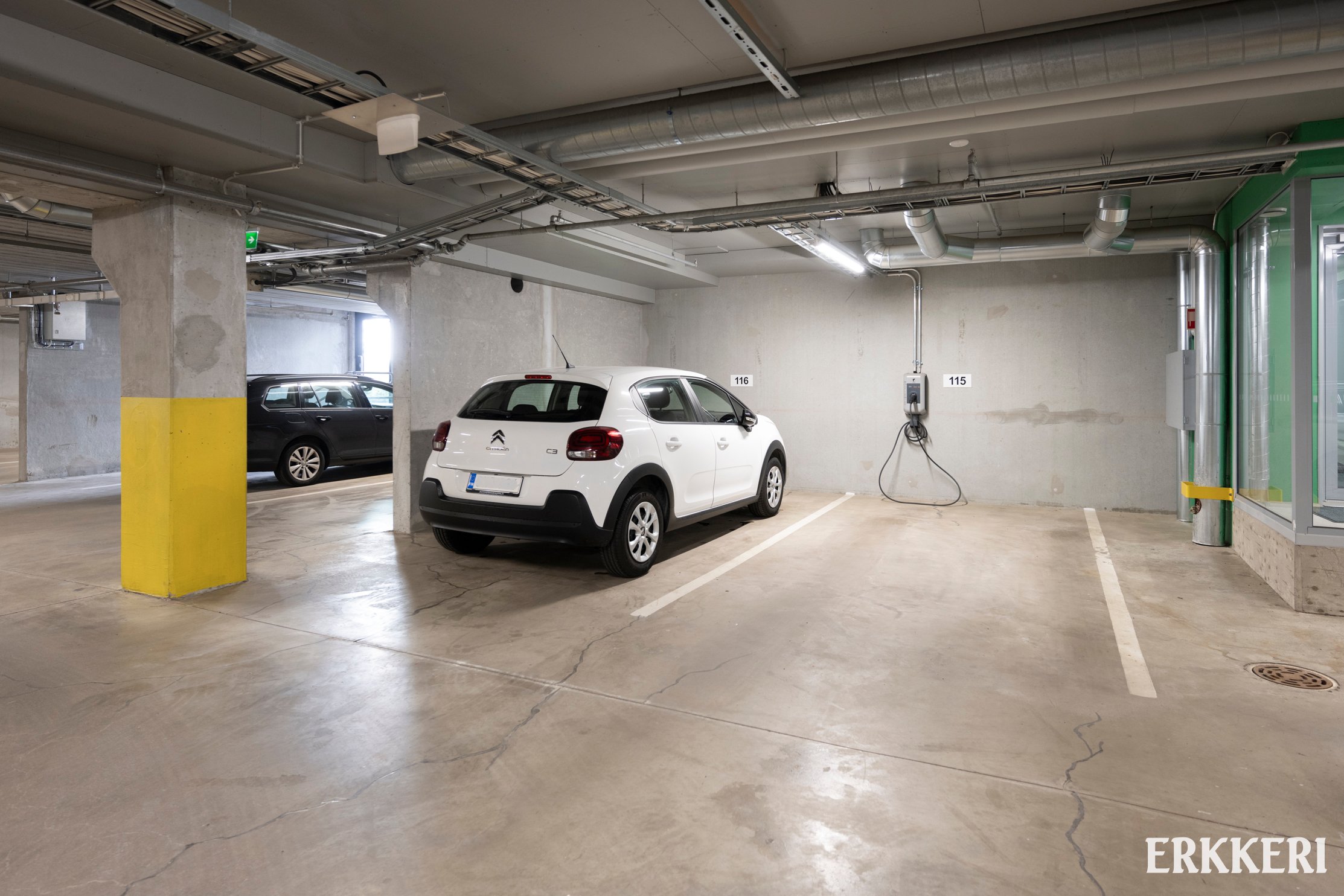 Mahdollisuus ostaa myös tämä autohallipaikka