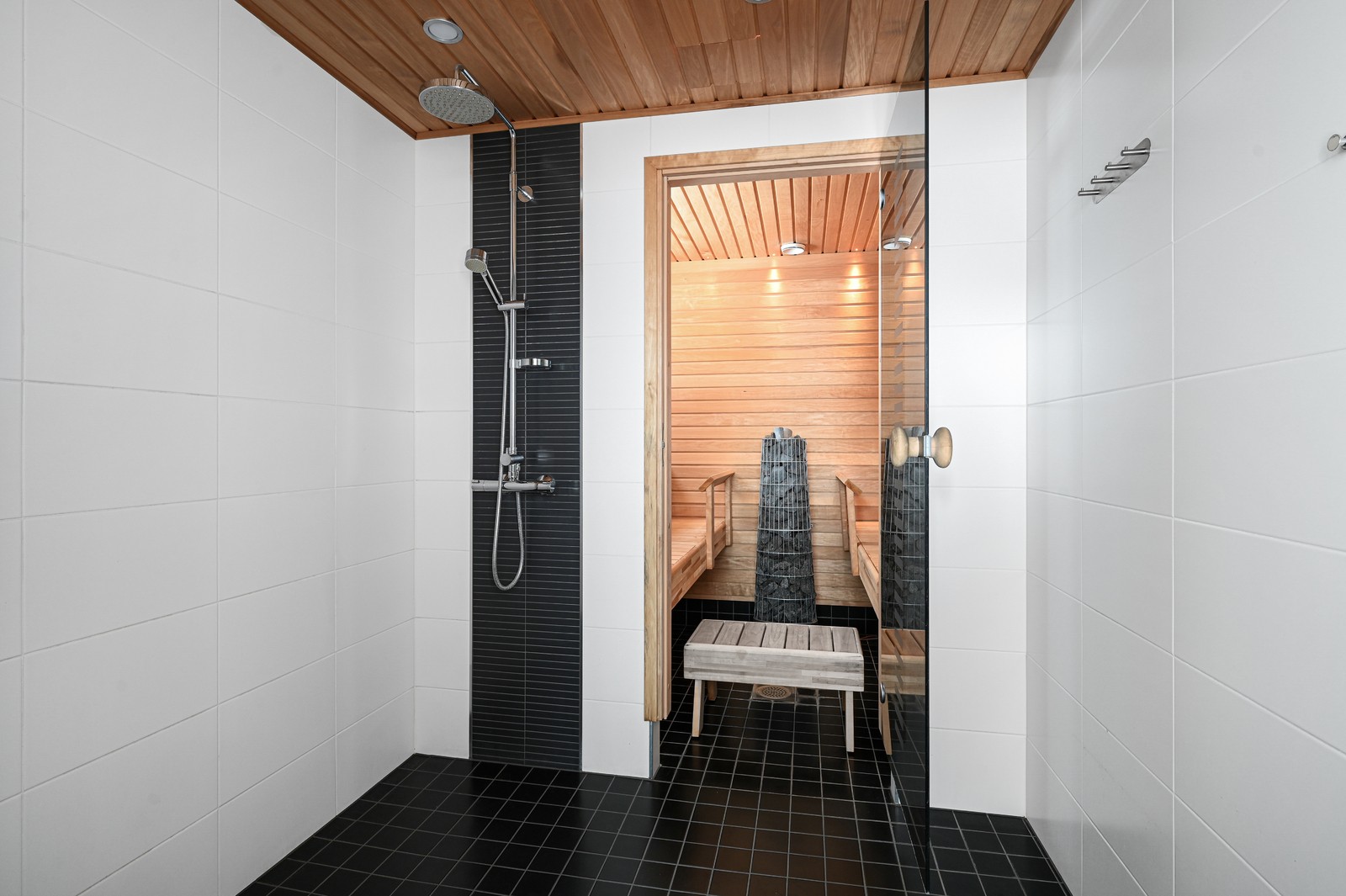 Kylpyhuone / sauna