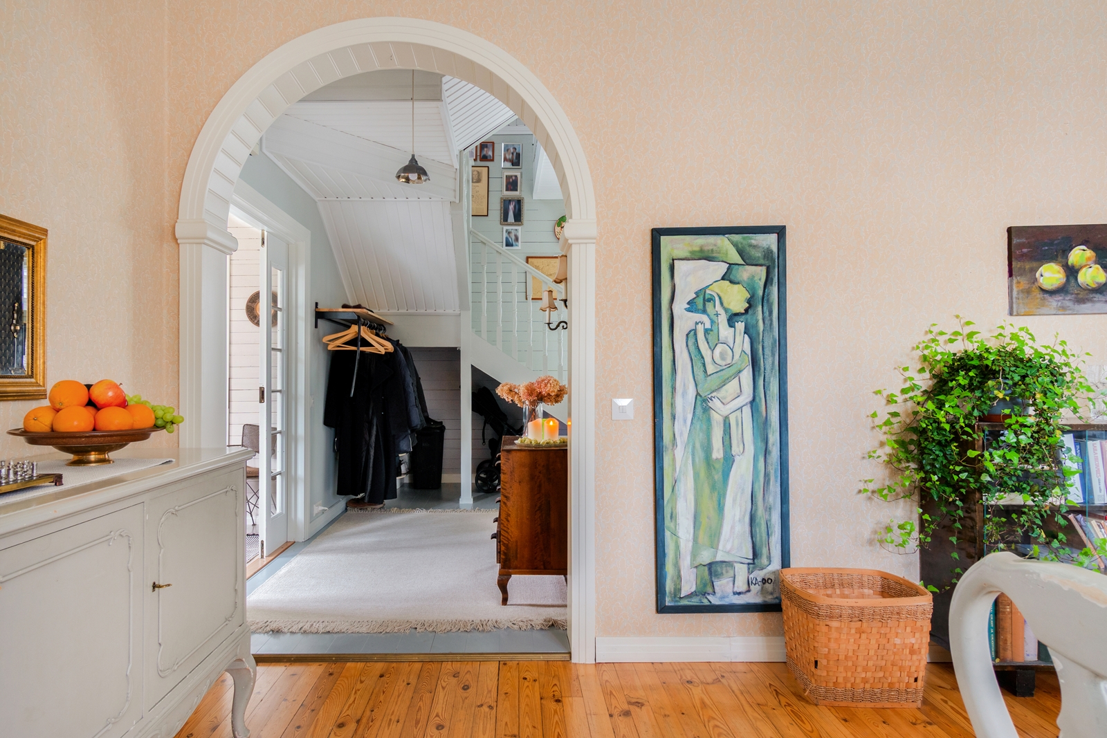 Ruokailusali ja eteisaula