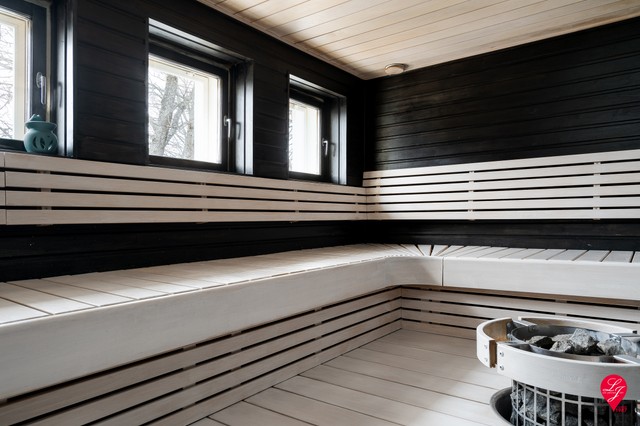 Sauna remontoitu täysin 2021. Sekä sähkö että puukiukaat.