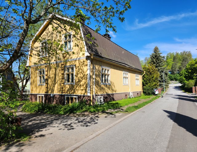 Laarismäentie 4