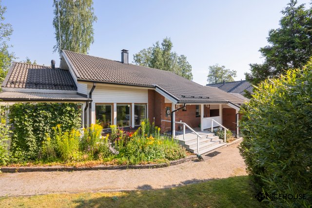 Yökkösentie 1 B