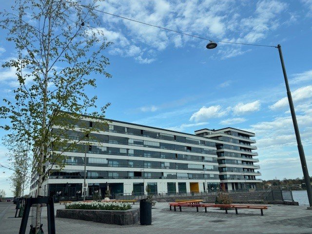 Talon julkisivu Redin suunnasta tarkasteltuna