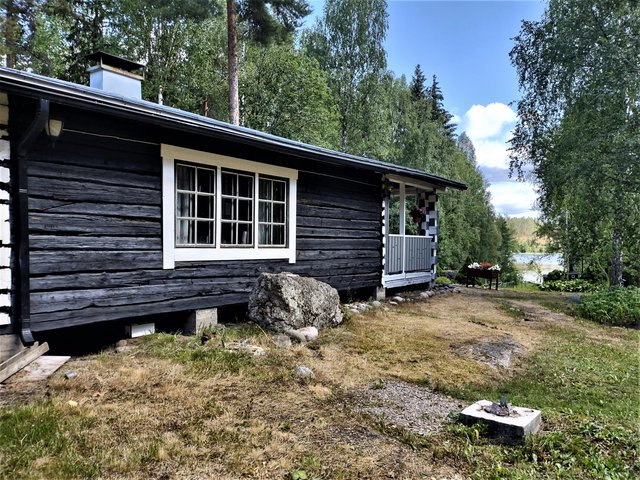 Salmenkalliontie 15