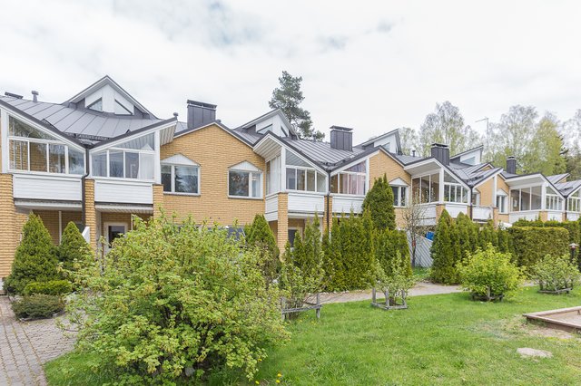 Rajakyläntie 32