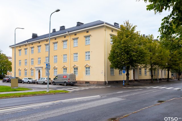Karhunkatu 11 D