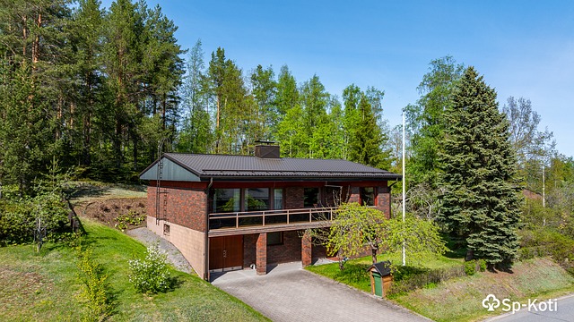 Mäkikaarto 17