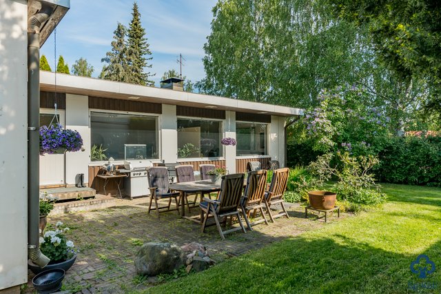 Leipäläntie 9