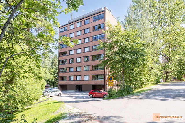 Mäklöörinkatu 4 as