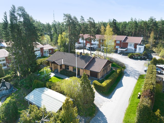 Viitatiaisenkuja 12