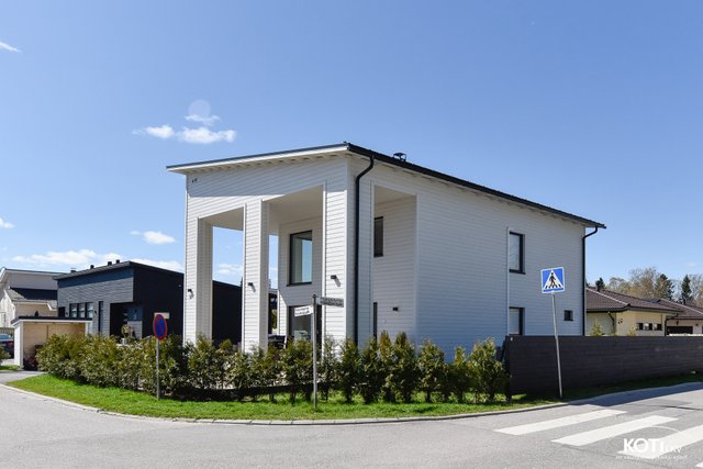 Koukkutie 30
