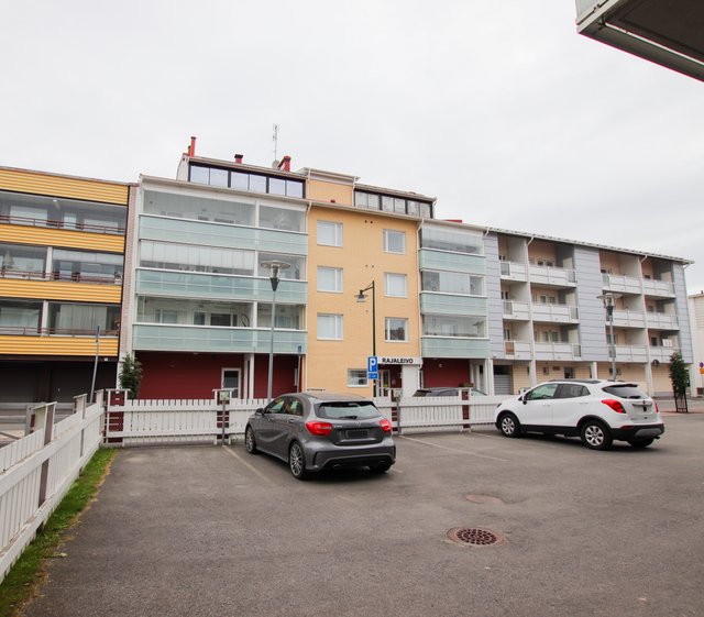 Keskikatu 15 as