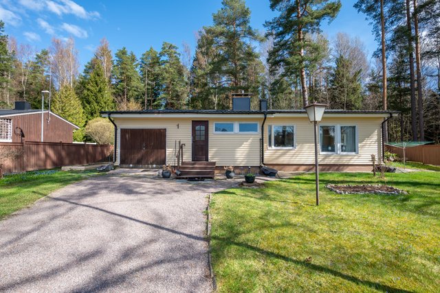 Lokkitie 32