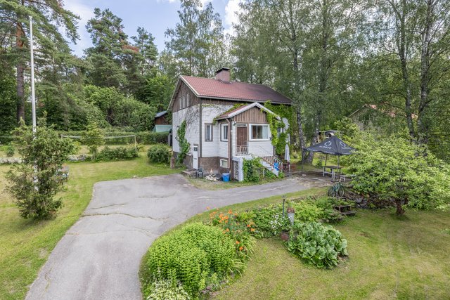 Jäniksenpolku 8