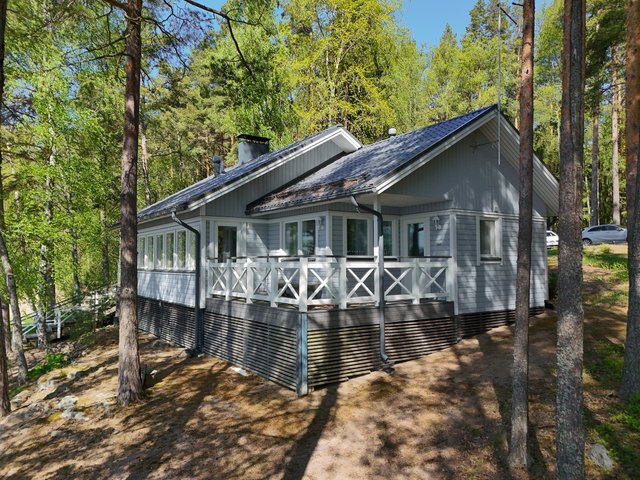 Kukkasniementie 15