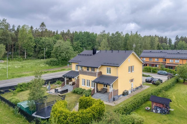 Valkovuokonkaari 28 A