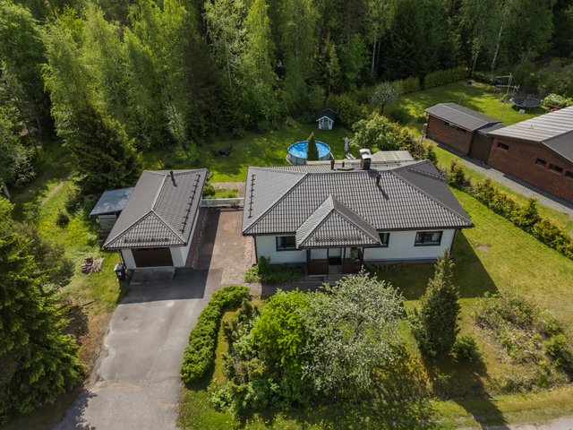 Tietäjäntie 8
