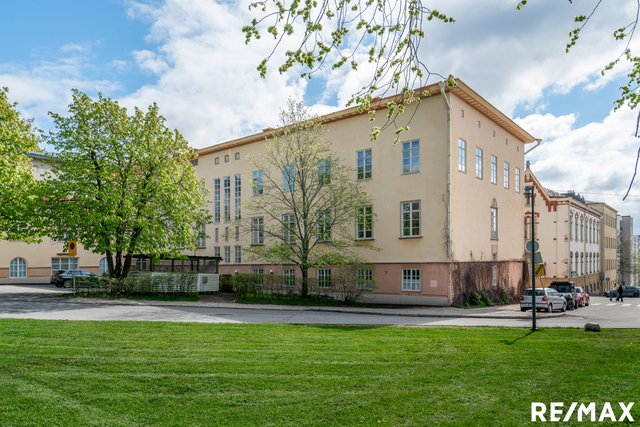 Luostarinkatu 15 D