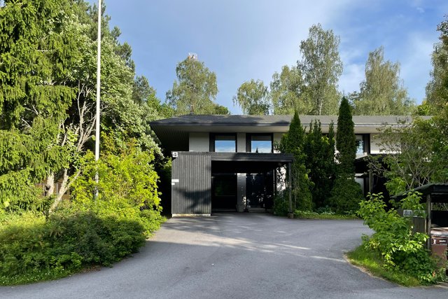 Jöllinaukio 4 as
